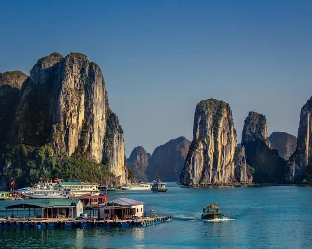 Deluxe Cruise Tour from Hanoi to Ninh Binh to Ha Long, 4 Days 3 Nights, Departing Daily.