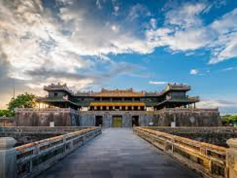Ngo Mon Gate: The Symbol of Hue Imperial Citadel Ngo Mon Gate: The Symbol of Hue Imperial Citadel