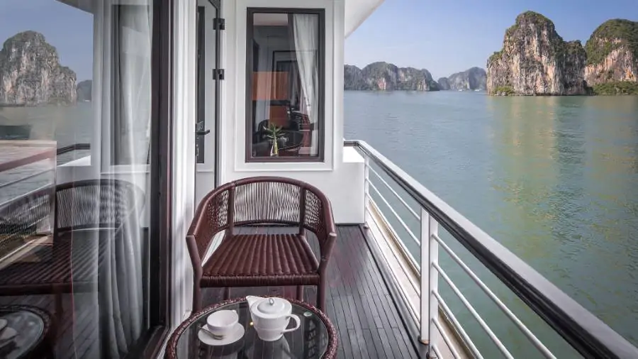 Halong tour packages-https://vietnamdiscoverytours.com/