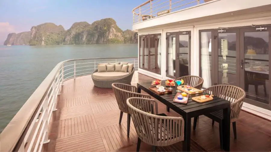 Halong tour packages-https://vietnamdiscoverytours.com/