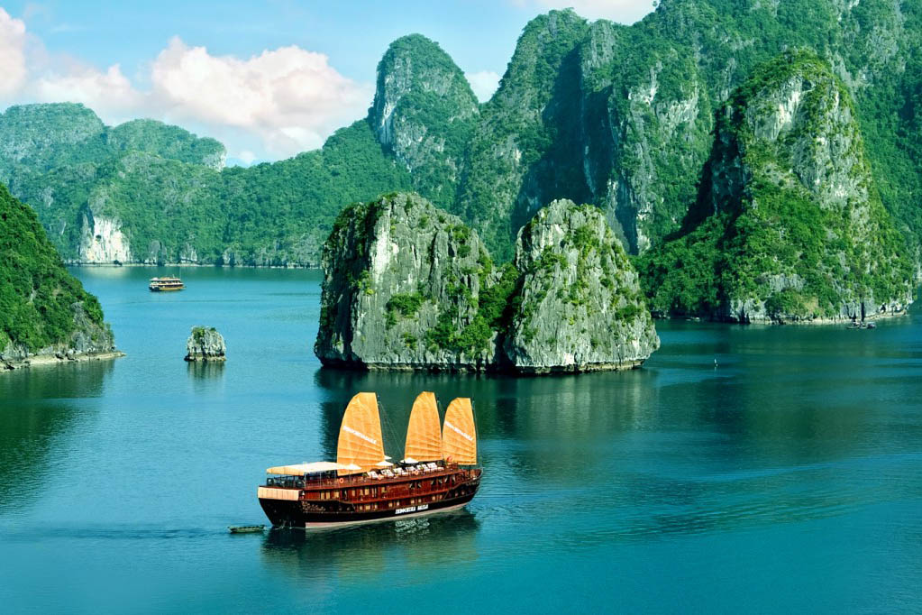 A Guide To Tuan Chau Beach