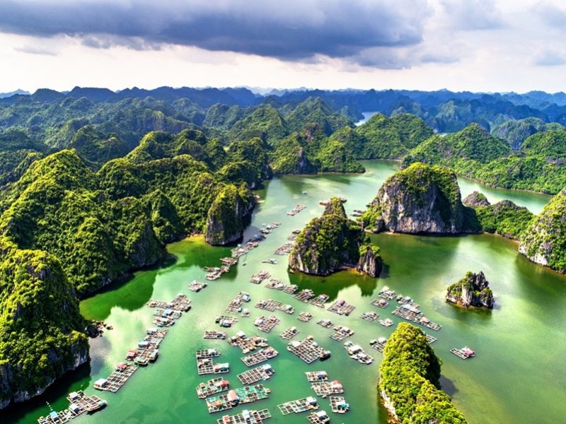 A Guide to Visiting Halong Bay for the First Time A Guide to Visiting Halong Bay for the First Time