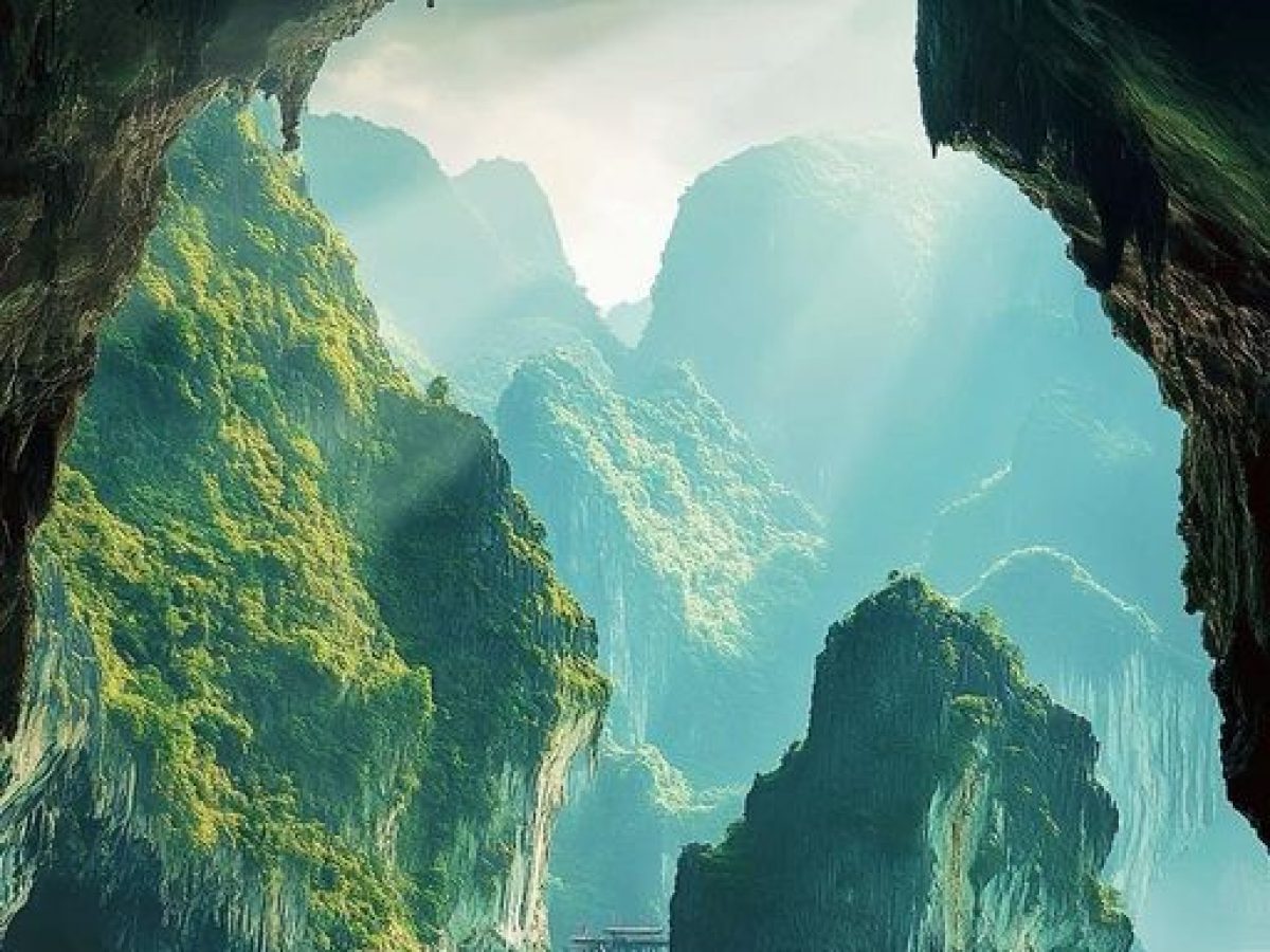 A Guide to Visiting Halong Bay for the First Time