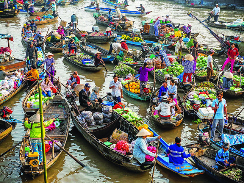Phong Dien Floating Market: A Bustling Riverside Gem Phong Dien Floating Market: A Bustling Riverside Gem