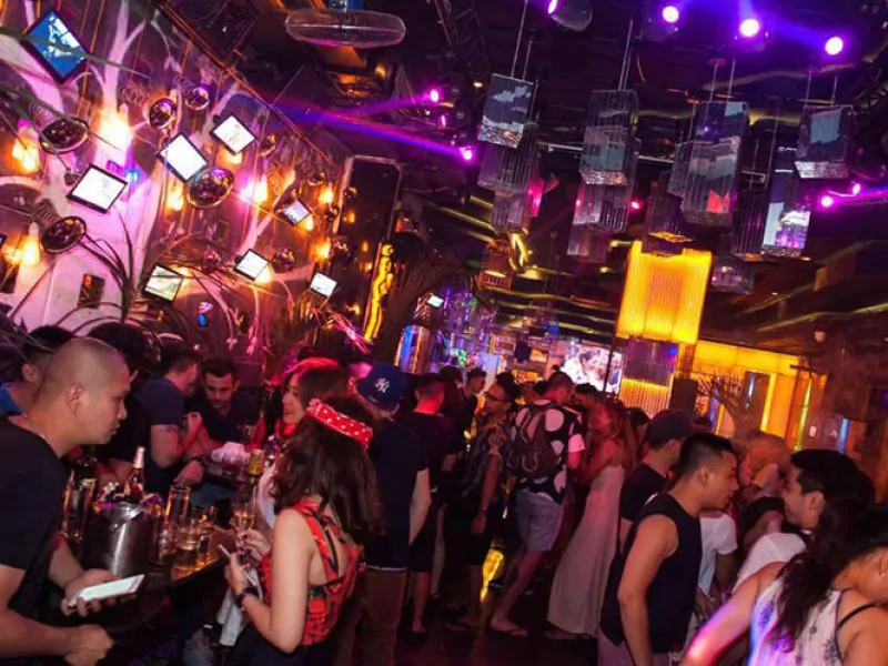 Funky B Bar – Energetic Vibes with a DJ Twist