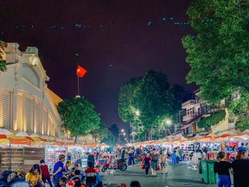 Vietnamese night markets embody the vibrancy of the local culture (Source: Collected)