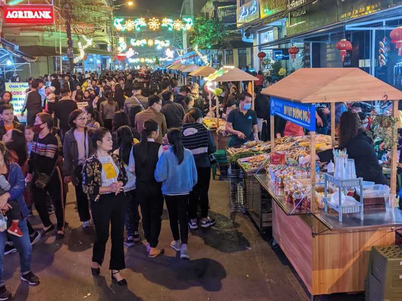 Ky Lua Night Market in Vietnam is more like a cultural hub than a commercial center (Source: Collected)