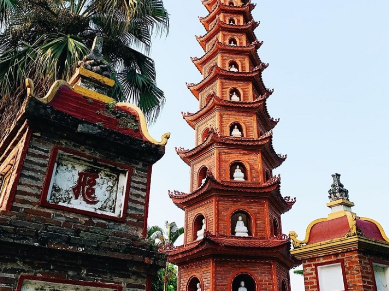 Inside-Tran-Quoc-pagoda-@jessicadaughters