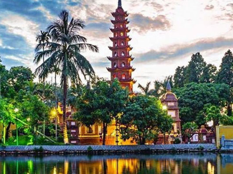 Tran Quoc pagoda renowned for its deep cultural and Buddhist values. (@jessicadaughters)