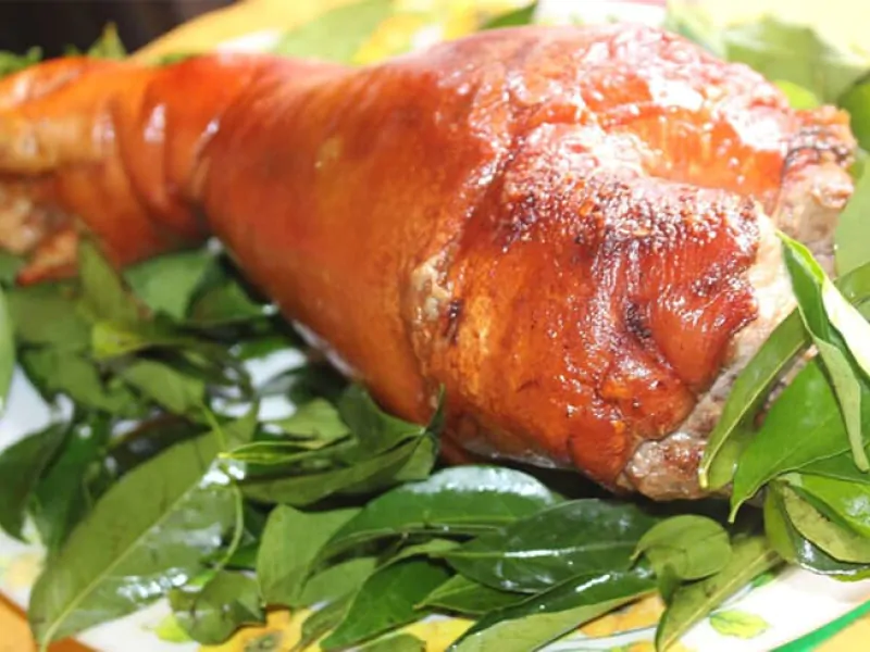 Roasted-Suckling-Pig-What-to-eat-in-Ban-Gioc-waterfall