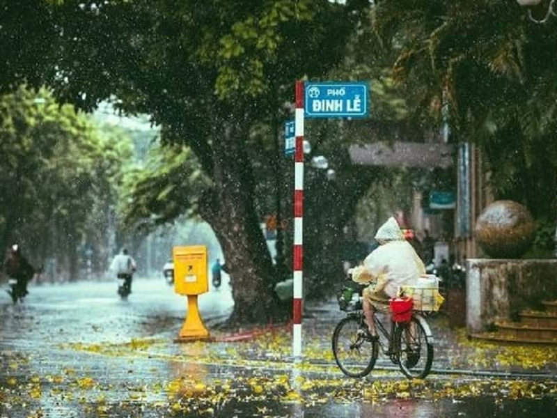 Rainy season in Hanoi-Source: Collected Rainy season in Hanoi-Source: Collected