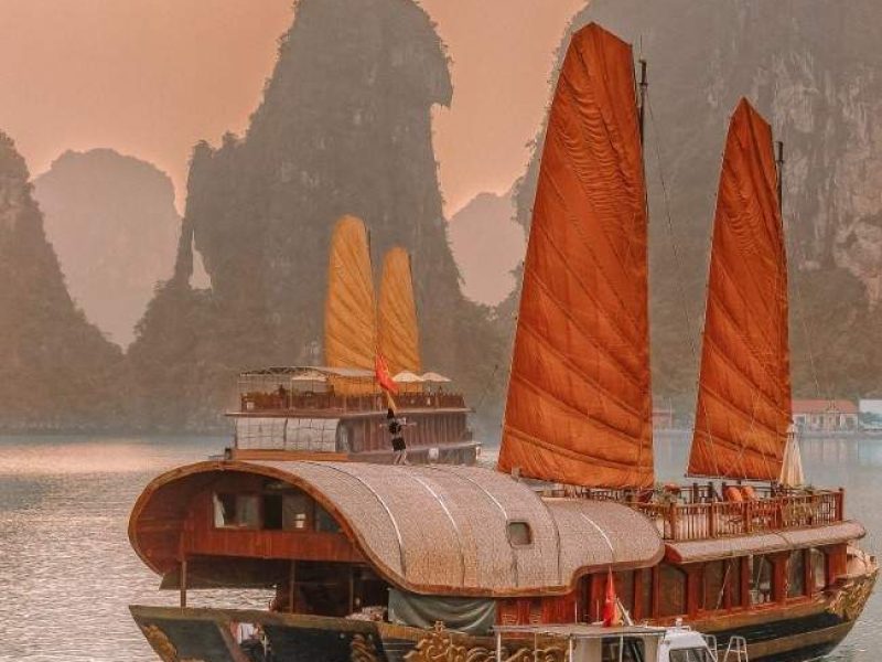 Cruise in Halong Bay