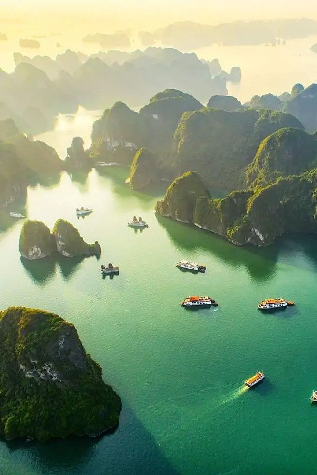 Halong tour packages-https://vietnamdiscoverytours.com/