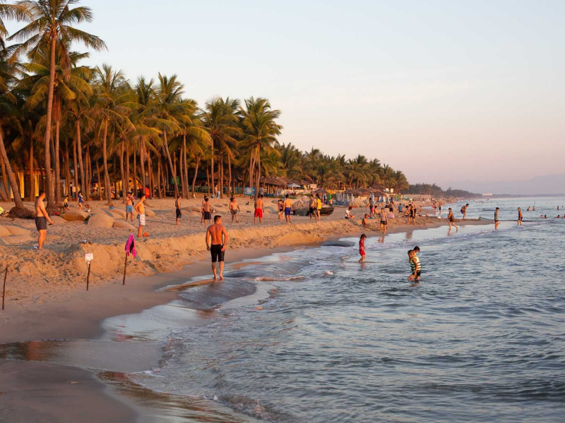 Catch the Sunrise at Cua Dai Beach Catch the Sunrise at Cua Dai Beach