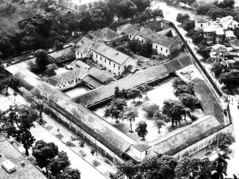 An old picture of Hoa Lo Prison (Source: Collected) An old picture of Hoa Lo Prison (Source: Collected)