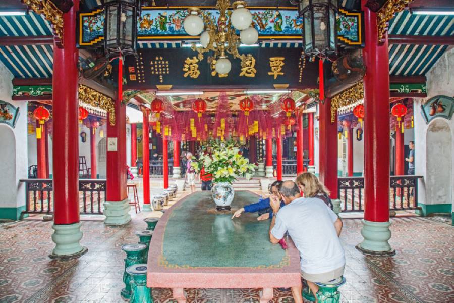 Things tourists should do at Quan Cong Temple in Hoi An. Things tourists should do at Quan Cong Temple in Hoi An.