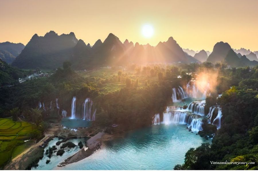Ban Gioc Waterfalls in Cao Bang: A majestic natural