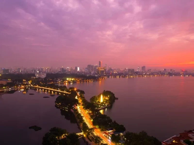 Thanh Nien Street (Between West Lake and Truc Bach Lake) Thanh Nien Street (Between West Lake and Truc Bach Lake)