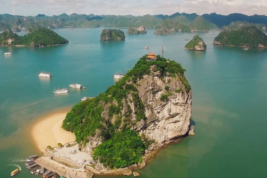 Halong Bay Climbing: A Paradise of Thrill Seekers in Vietnam