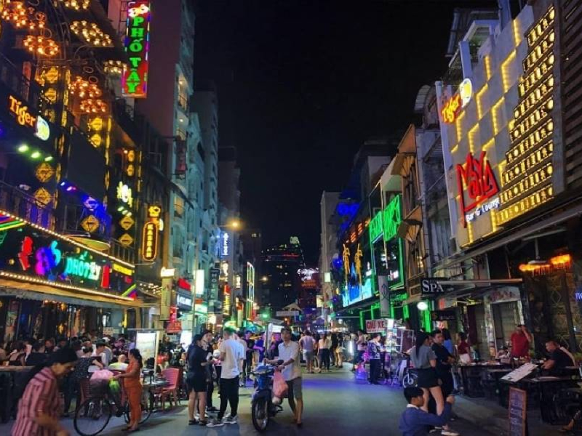 Ho Chi Minh City Nightlife: 12 Best Night Experiences