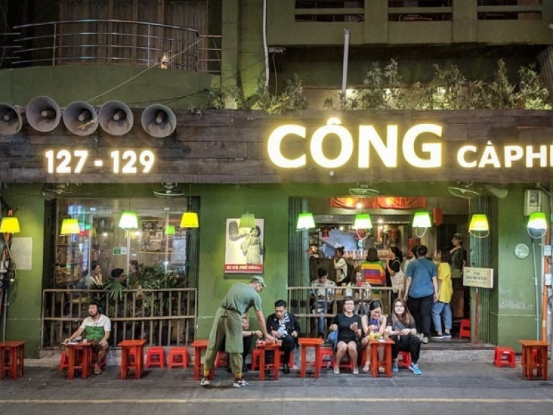 Chill at Bui Vien Street Coffee Shops