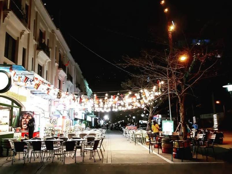 Here are the most well-known night markets in Vietnam 8 Best Nightlife in Halong Bay: What to Do & Where to Go at Night in Ha Long