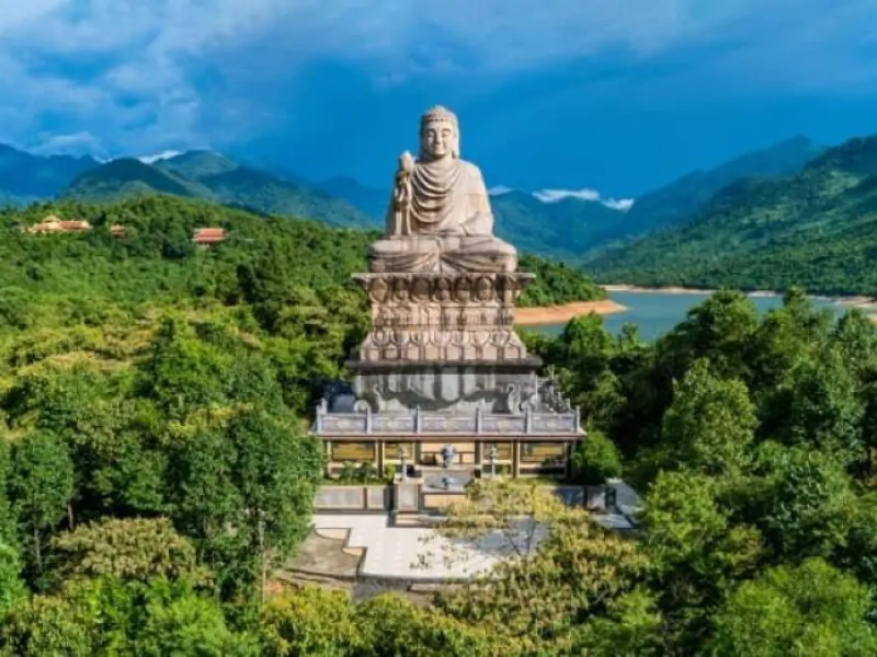 Truc Lam Bach Ma Zen Monastery is the first monastery in Central Vietnam (Source: Bao Thanh Nien)