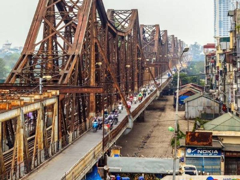 Long Bien Bridge in Hanoi: A Historical Witness of Hanoi-Source: Collected)