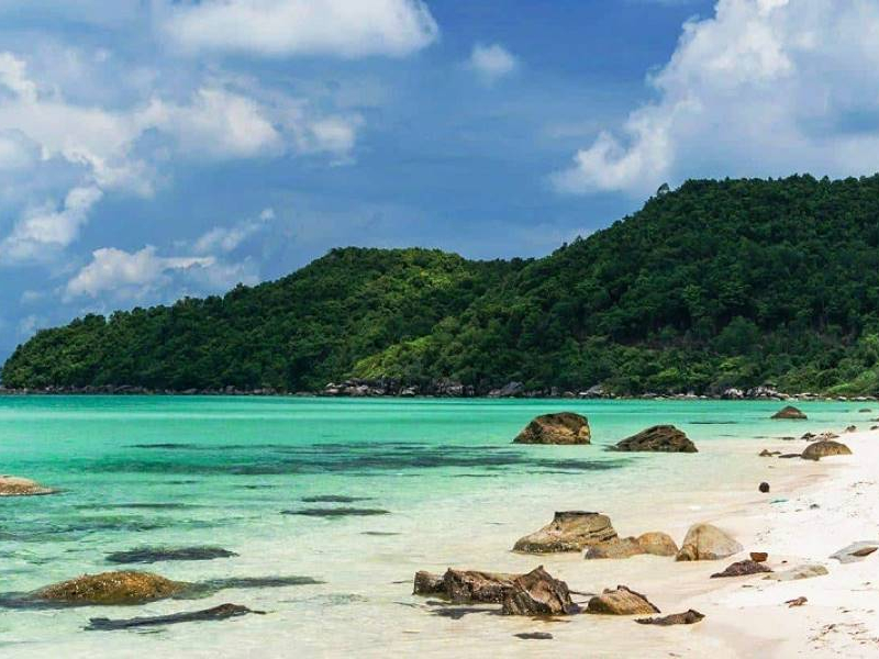 Ong Lang Beach: A nice beach for swimming (Source: collected) Ong Lang Beach: A nice beach for swimming (Source: collected)