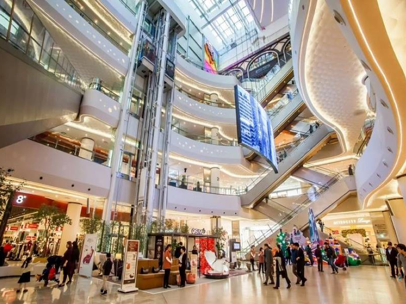 Your Saigon shopping center list would be incomplete without Saigon Square (Source: Collected) Your Saigon shopping center list would be incomplete without Saigon Square (Source: Collected)