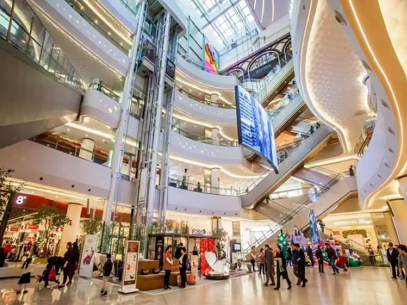 Your Saigon shopping center list would be incomplete without Saigon Square (Source: Collected) Your Saigon shopping center list would be incomplete without Saigon Square (Source: Collected)