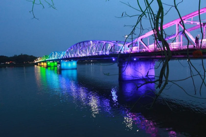 Trang Tien Bridge Hue: Bearing Historical Imprints Through Many Ups and Downs