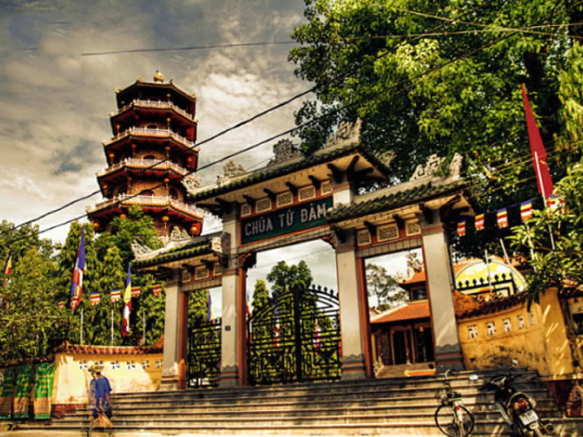 Tu Dam Pagoda: A Comprehensive Guide to Hue's Famous Ancient Buddhist Temple