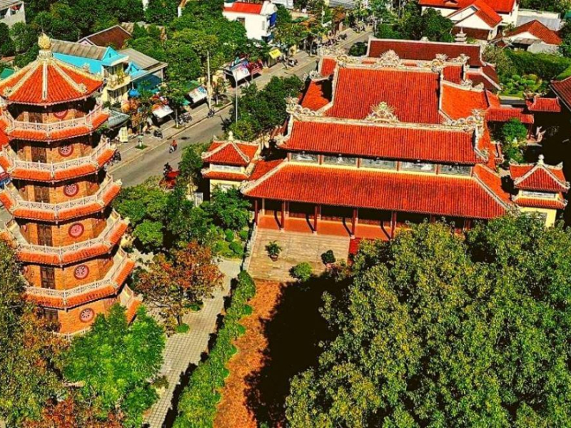 Tu Dam Pagoda: A Comprehensive Guide to Hue's Famous Ancient Buddhist Temple Tu Dam Pagoda: A Comprehensive Guide to Hue's Famous Ancient Buddhist Temple