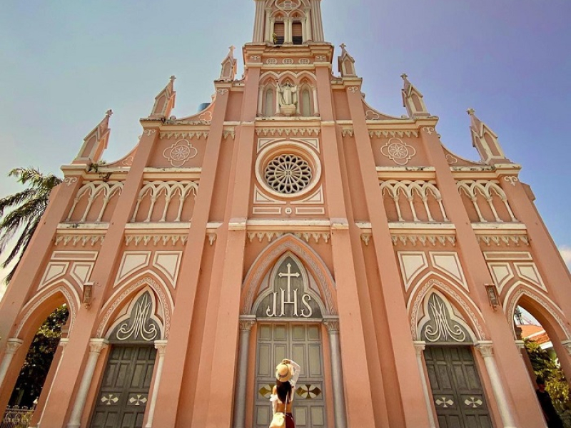 Visit the Cathedral in Danang Visit the Cathedral in Danang