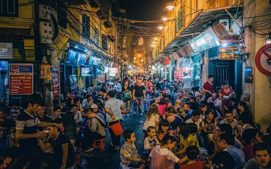Discover Hanoi Bia Hoi - A specialty not to be missed when coming to the capital