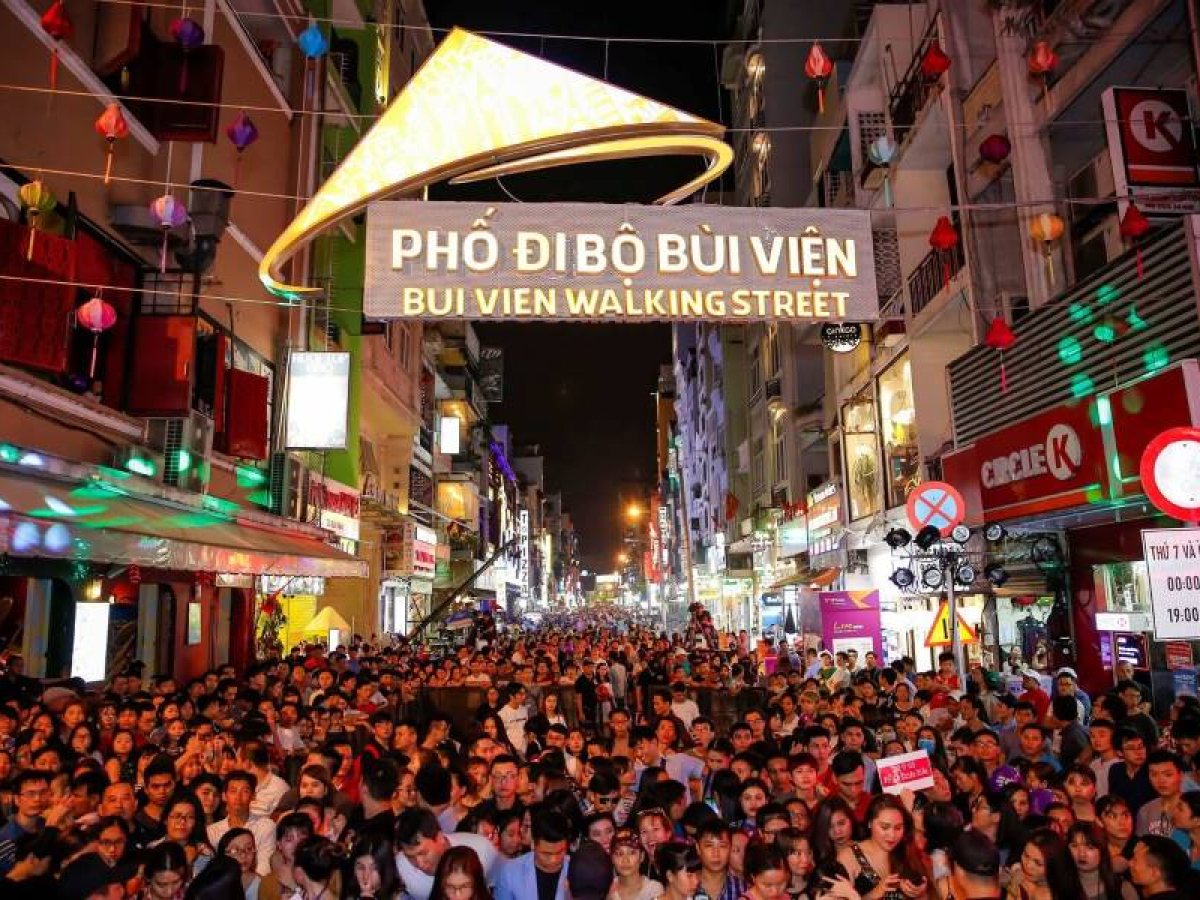 Bui Vien Street: Nightlife Heaven for the Youth in Saigon