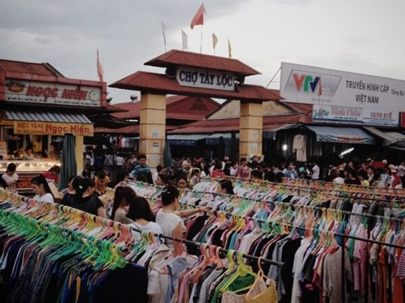 Tay Loc Market - A Heaven for Cheap Secondhand Goods Tay Loc Market - A Heaven for Cheap Secondhand Goods