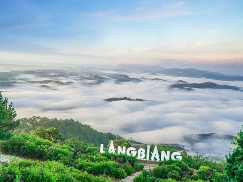 The beauty of Lang Biang Mountain will captivate any visitor coming here