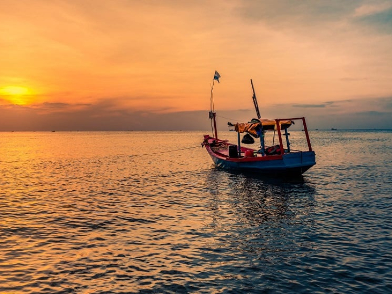 Stroll along the beach and take photos at Bai Vong Port (Source: Collected) Stroll along the beach and take photos at Bai Vong Port (Source: Collected)