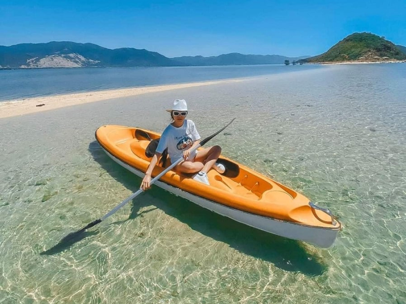 Kayaking is a great child-friendly leisure activity for friends and family (Source: Collected) Kayaking is a great child-friendly leisure activity for friends and family (Source: Collected)
