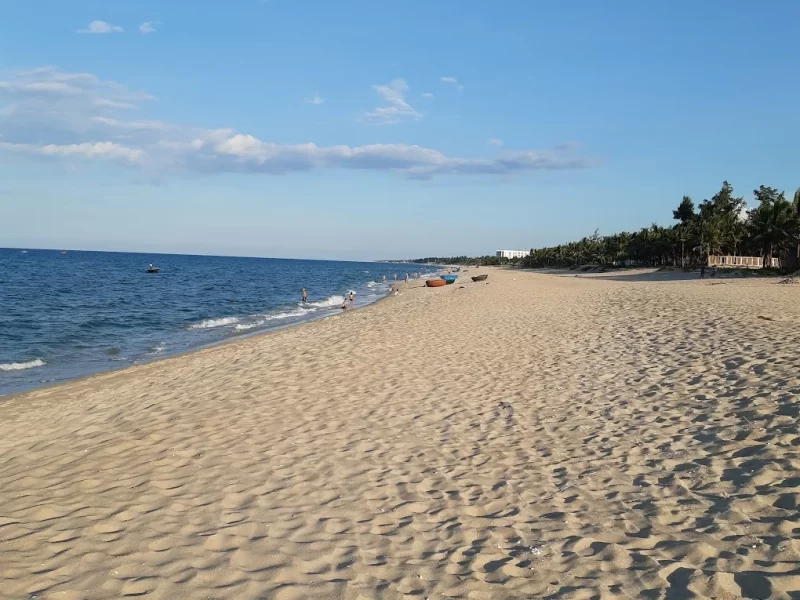 Ha My Beach beckons with white sand and turquoise water (Source: Collected) Ha My Beach beckons with white sand and turquoise water (Source: Collected)
