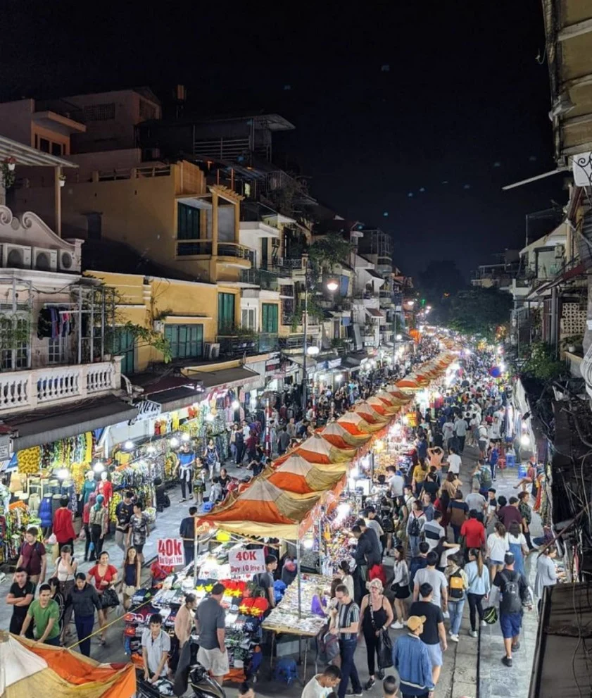 Hanoi Weekend Night Market: Lively Cultural Exchange Spot