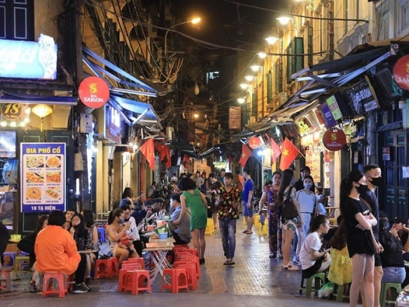 Hanoi Old Quarter Market is one of the unmissable Hanoi food markets (Source: Collected)