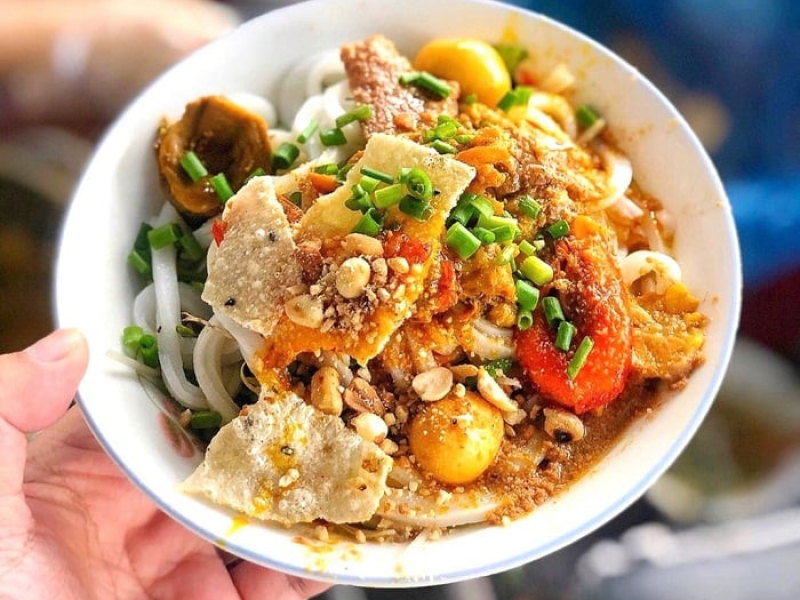 Try many delicious dishes when visiting Hoi An lantern festival (Source: Collected)