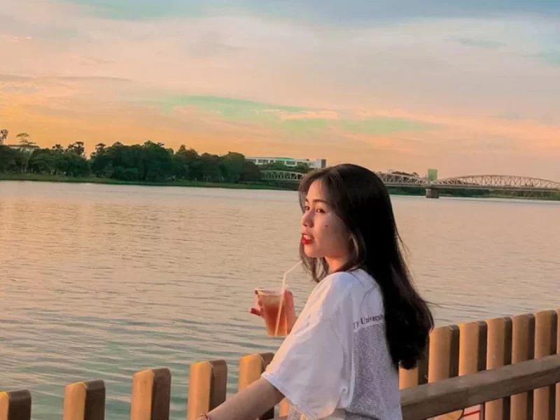 The beautiful sunset view in Hue Night Walking Street (Source: Collected)