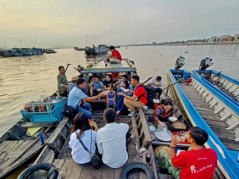 Long Xuyen Floating Market