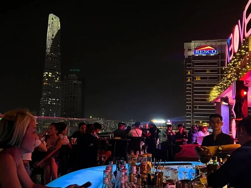 Above Sky Bar is one of the most well-known rooftop bars in Saigon (Source: Collected)