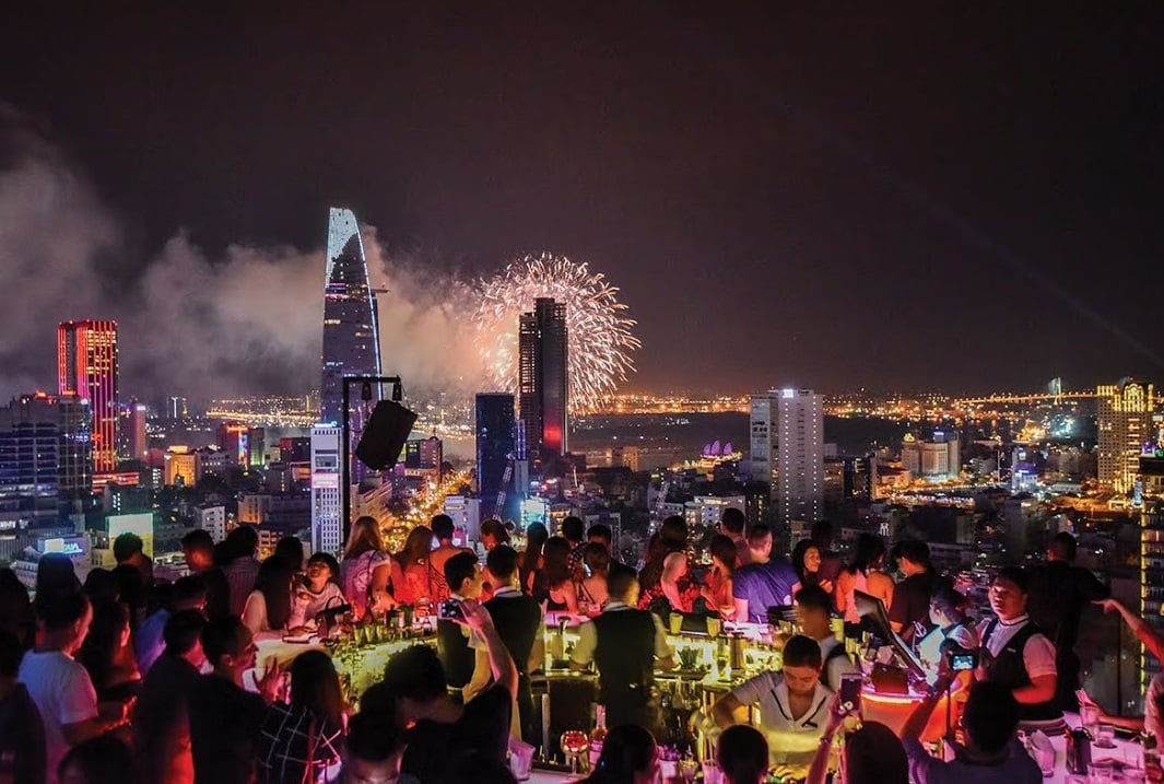 Rooftop Bars in Saigon: Best Views, Drinks & Fun Nights