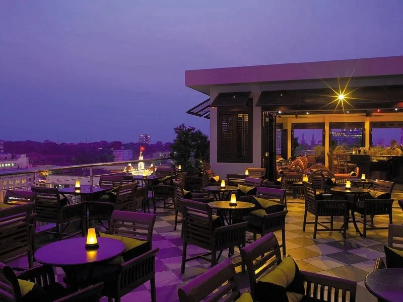 Saigon Saigon Rooftop Bar is where many American reporters lived and socialized during the Indochina War (Source: Collected)